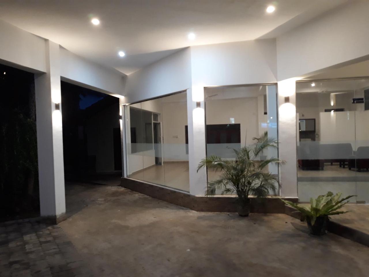 Traveller'S Home Hotel تيساماهاراما المظهر الخارجي الصورة