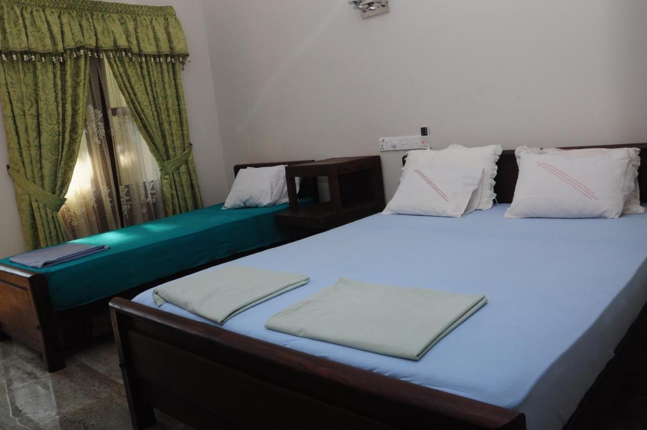 Traveller'S Home Hotel تيساماهاراما الغرفة الصورة