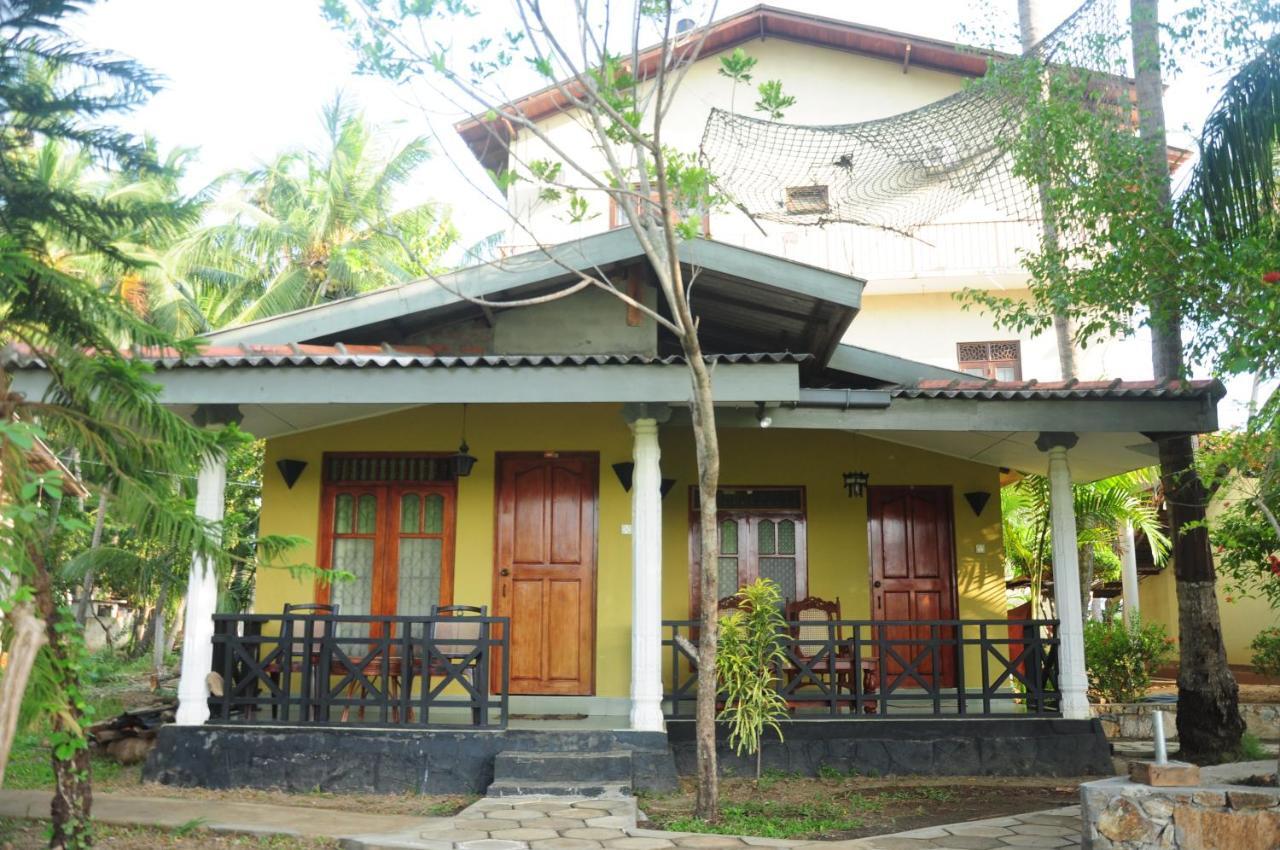 Traveller'S Home Hotel تيساماهاراما الغرفة الصورة